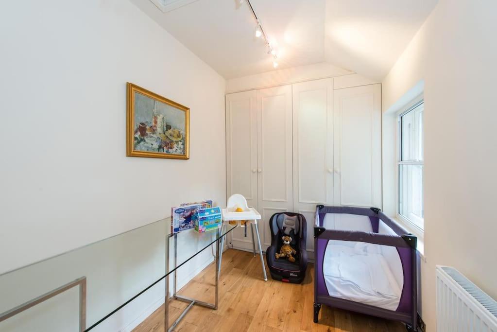 Self Catering , City Centre Apartment With Parking Edynburg Zewnętrze zdjęcie