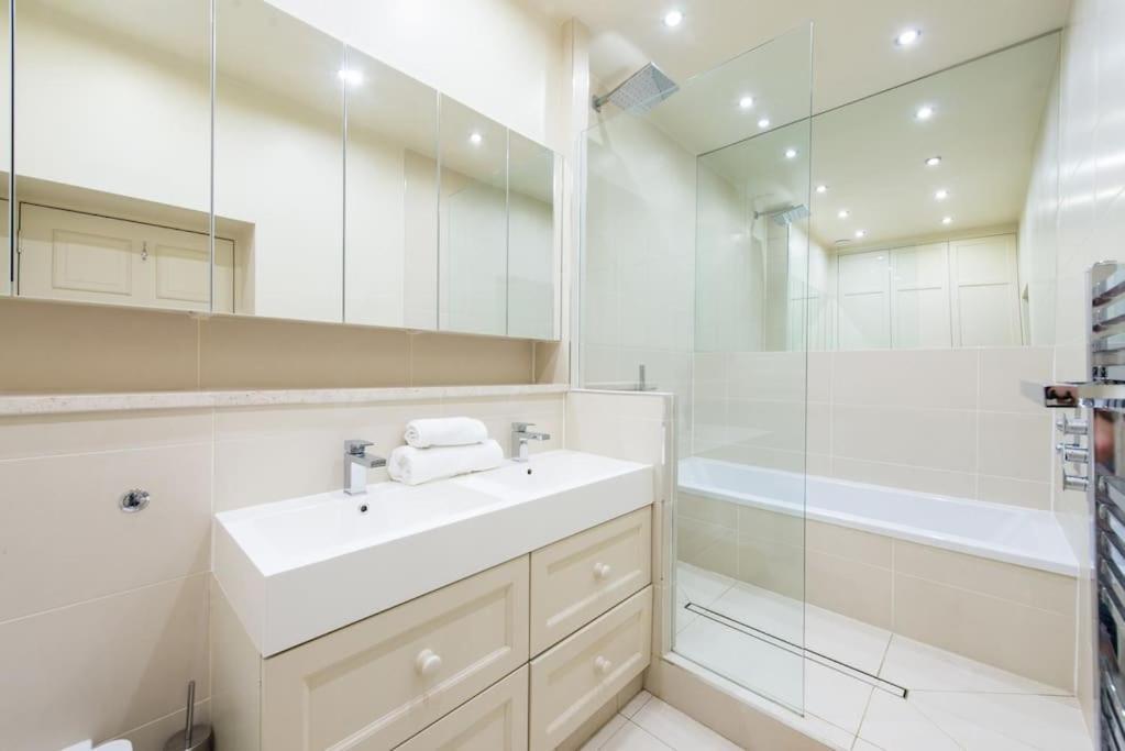 Self Catering , City Centre Apartment With Parking Edynburg Zewnętrze zdjęcie