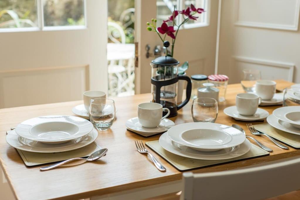 Self Catering , City Centre Apartment With Parking Edynburg Zewnętrze zdjęcie