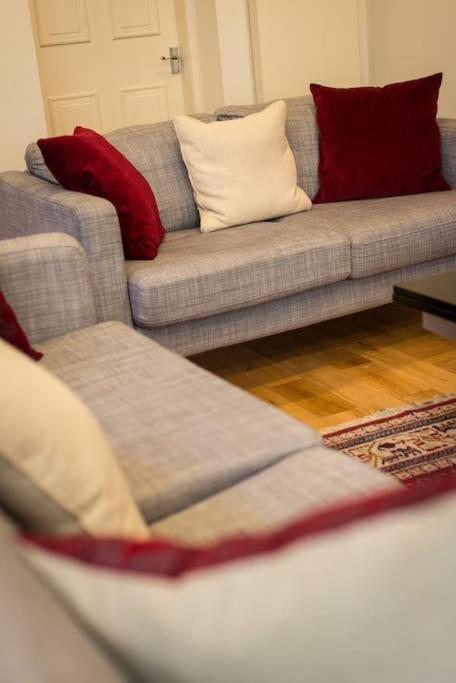Self Catering , City Centre Apartment With Parking Edynburg Zewnętrze zdjęcie