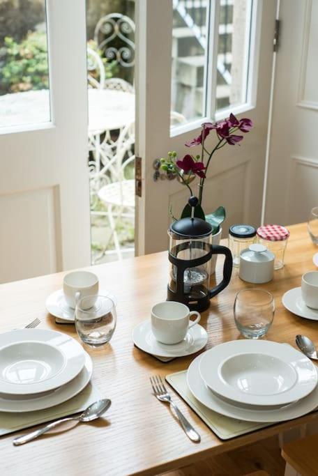 Self Catering , City Centre Apartment With Parking Edynburg Zewnętrze zdjęcie
