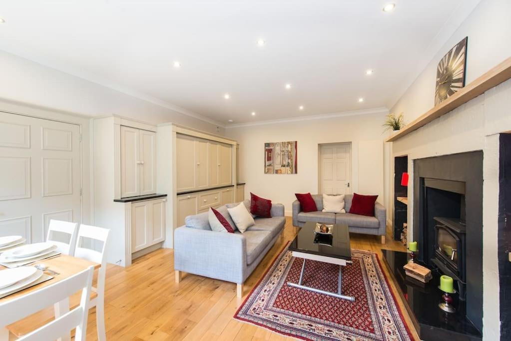 Self Catering , City Centre Apartment With Parking Edynburg Zewnętrze zdjęcie