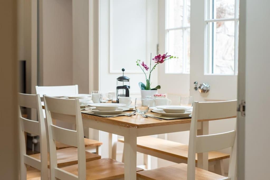 Self Catering , City Centre Apartment With Parking Edynburg Zewnętrze zdjęcie