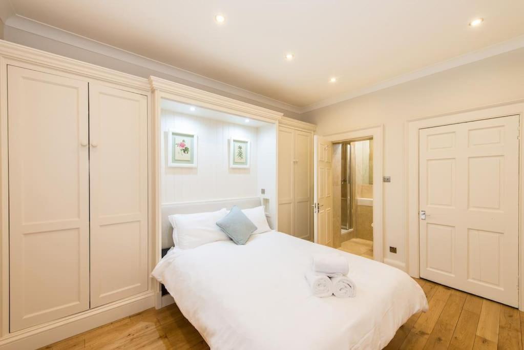 Self Catering , City Centre Apartment With Parking Edynburg Zewnętrze zdjęcie
