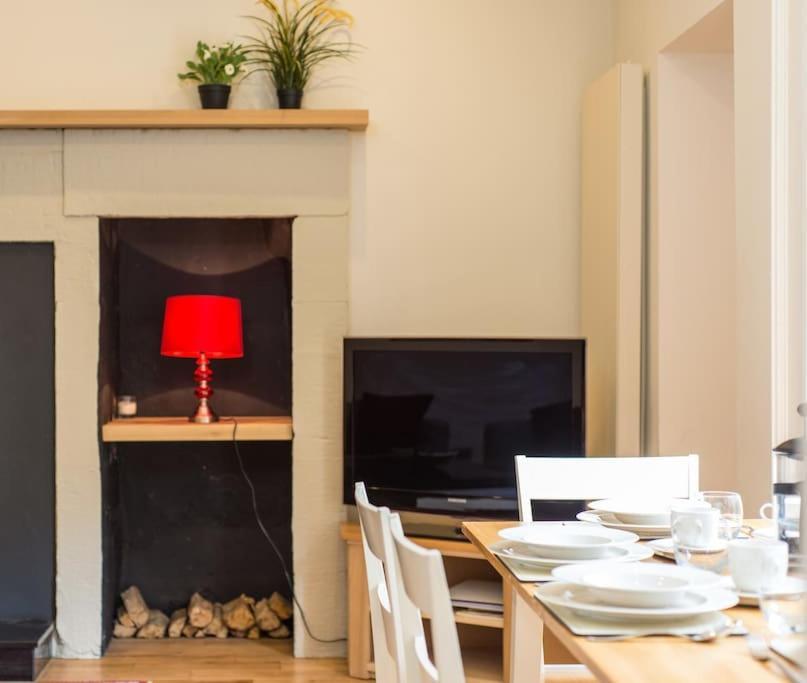 Self Catering , City Centre Apartment With Parking Edynburg Zewnętrze zdjęcie