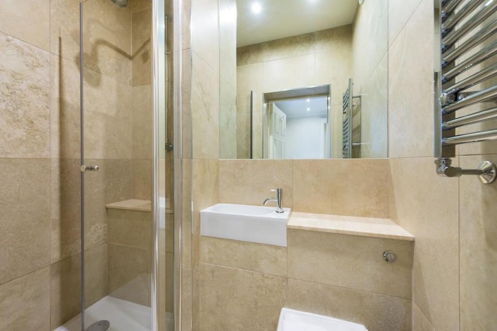 Self Catering , City Centre Apartment With Parking Edynburg Zewnętrze zdjęcie